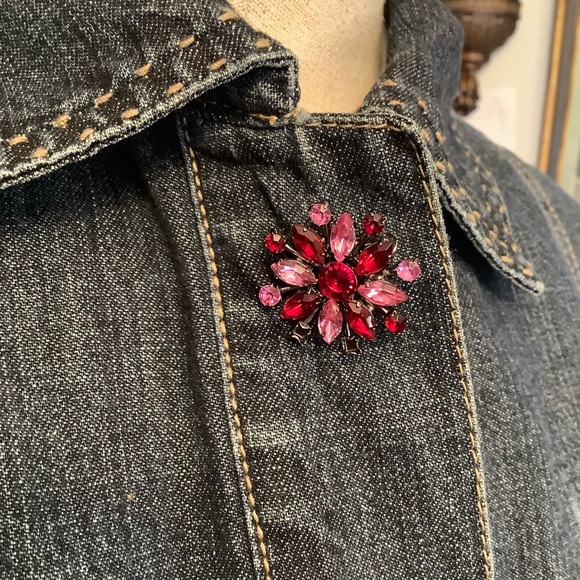 Chico's Lightweight Pre-washed Denim
Pink Rhinestone Button Snap Jacket Chico 0 - Picture 9 of 14